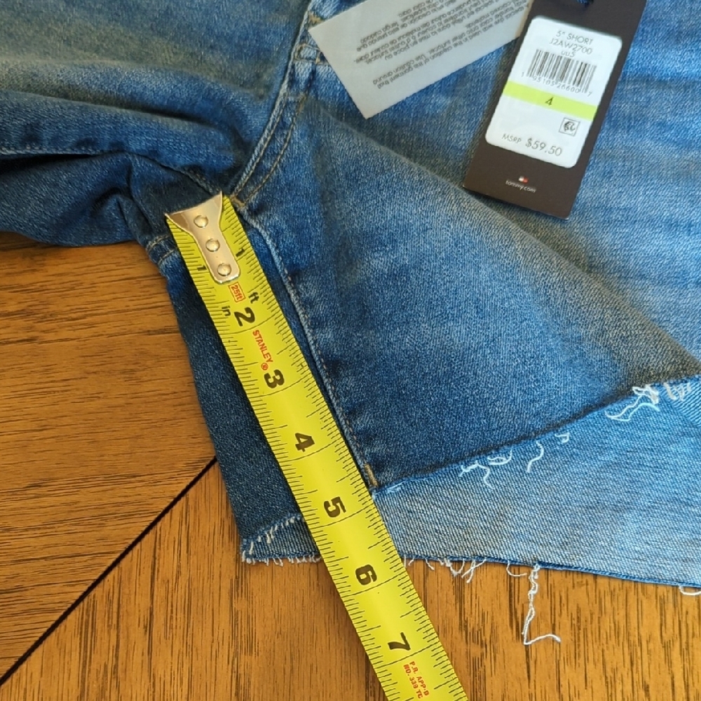 NWT Tommy Hilfiger Greenwich Medium Blue Denim 5" Frayed Hem Shorts - Picture 6 of 7